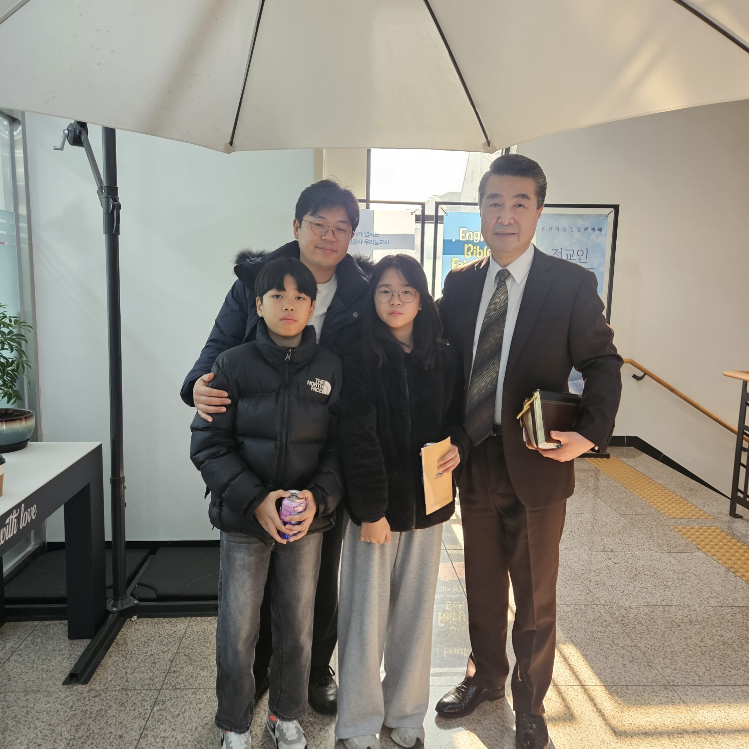 여광희 김지현가정(자녀 여하늘 여하엘).jpg